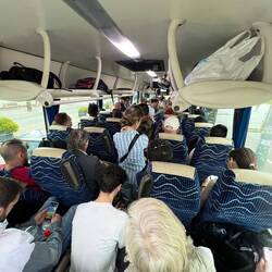 Überfüllter Bus nach Barcelona