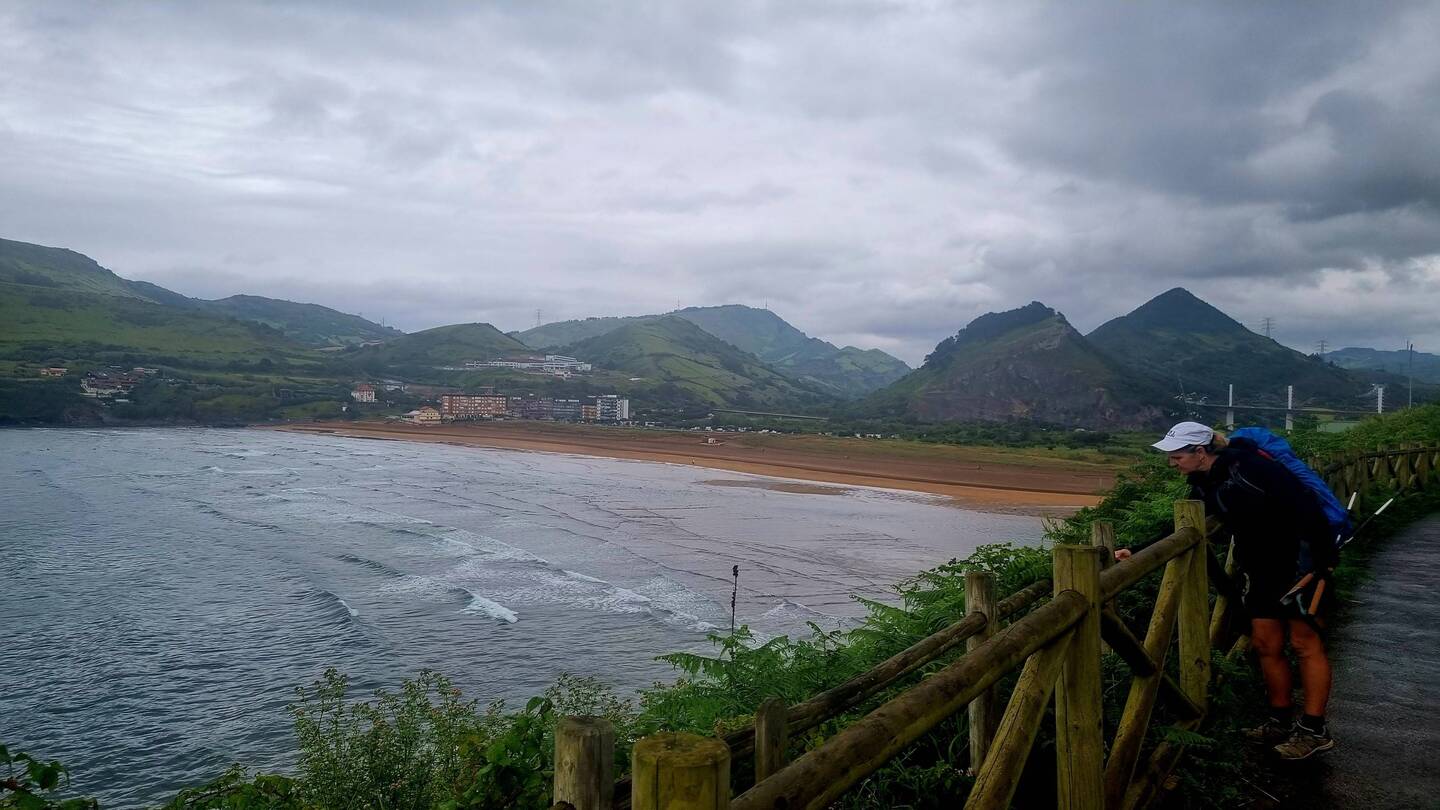 A drizzly start walking out of Pobeña