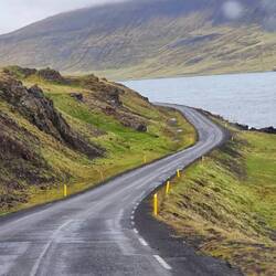 Oder endet die Straße doch unten direkt im Fjord?