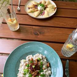 unser Abendessen: traditionelle Gerichte, die wir nicht aussprechen können hahah