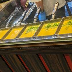 Zubereitung von Tamagoyaki - dem japanischen Omelette