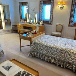Queen Elizabeth's bedroom.