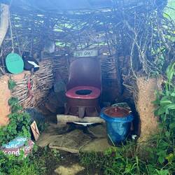 WC for ladies! No poo!