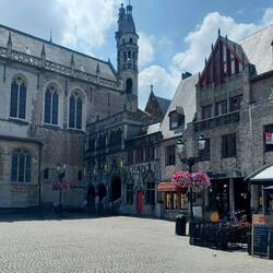 De Burg Plaza, Basilica of the Holy Blood