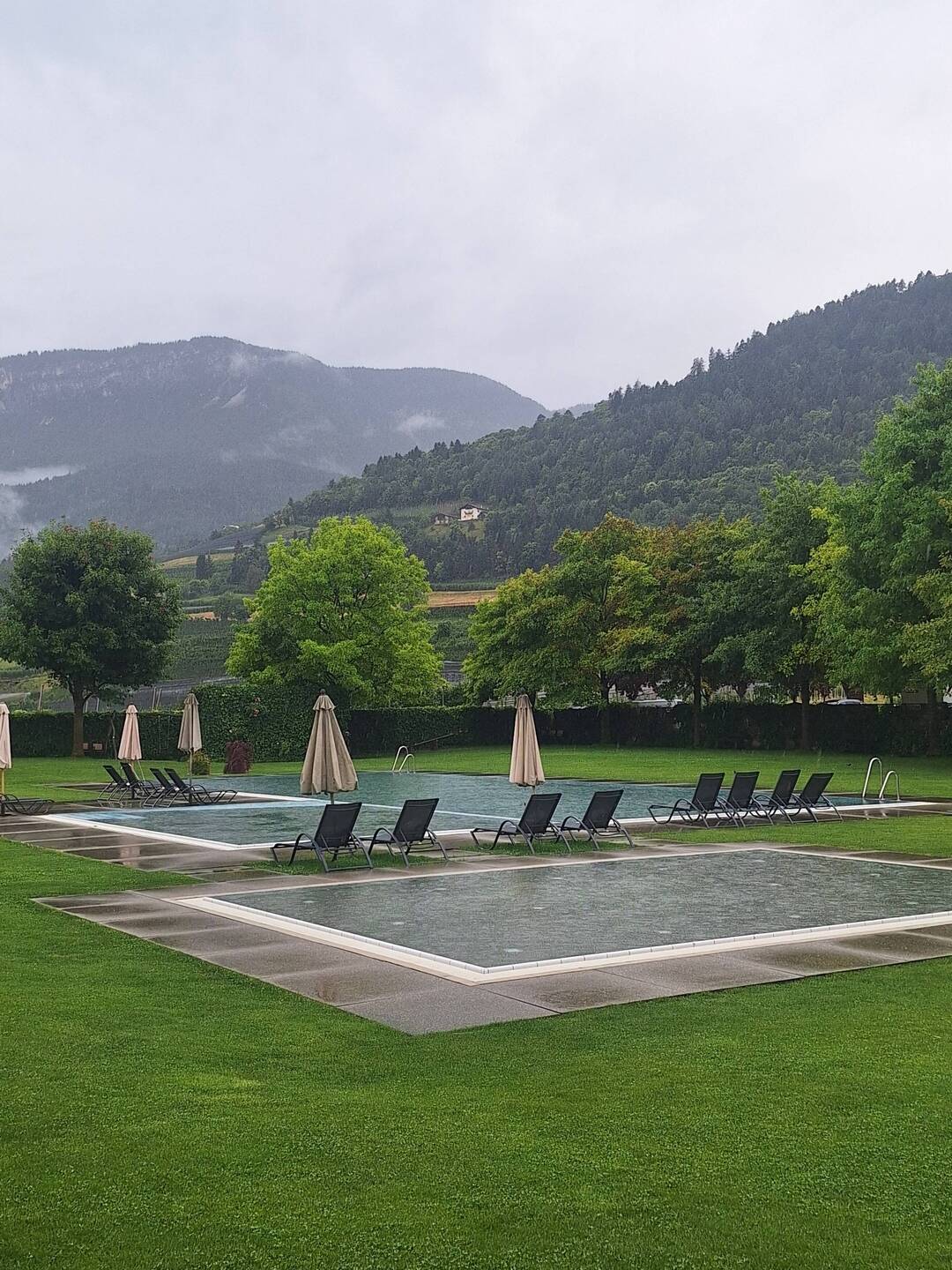 Pool bei Regen