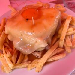 Portos Spezialität - Francesinha