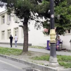 Unvergessliche Lada Fahrt ohne eine Tür oder Rad zu verlieren