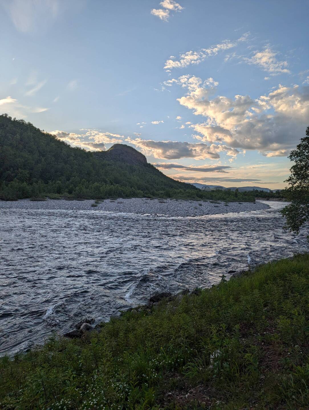 Abends um 22 Uhr, durch den Berg recht dunkel