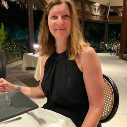 zum Znacht hani dän s'Vergnüege gha, di hübschischt Frau vo de Insle usfüehre z'därfe