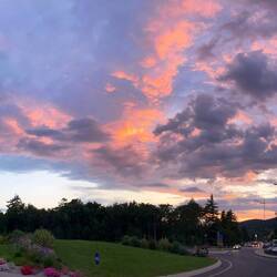 Nachem feine Ässe, Aabigstimmig ufem Fuesswäg hei