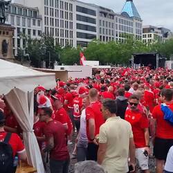 Schweizer beim Vorglühen am Rossmarkt!🤣