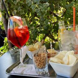 S'Warte uf de Bus überbrücked mer mit em Aperitivo🥂chinchin