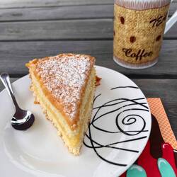 Selbst gebacken von der Omi im Café- irgendwo im nirgendwo