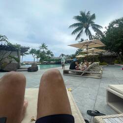 isch ebä scho schön, wänns der d'Drinks zum Ligestuehl bringed