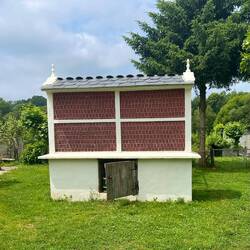 Horreos. Known to Galicia area for storing grain. Started in 15 th century