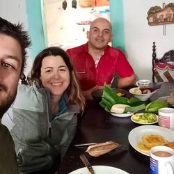 Petit déjeuner tipique Colombien ! Du fromage fermier, du chocolat chaud, et du pain de maïs