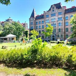 Mitten in der Stadt Minigolf mit Musik
