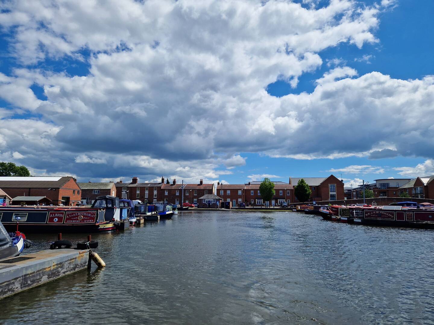 Exiting Stourport basin after getting fuel and water