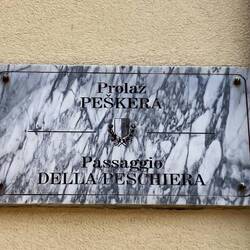 Au do, wie in Triest, alles 2-sprachig aagschribe