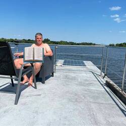 Lesen auf dem Oberdeck