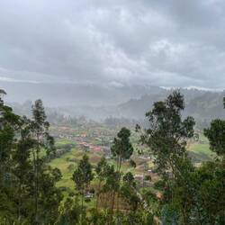 Blick zurück aufs verregnete Loja