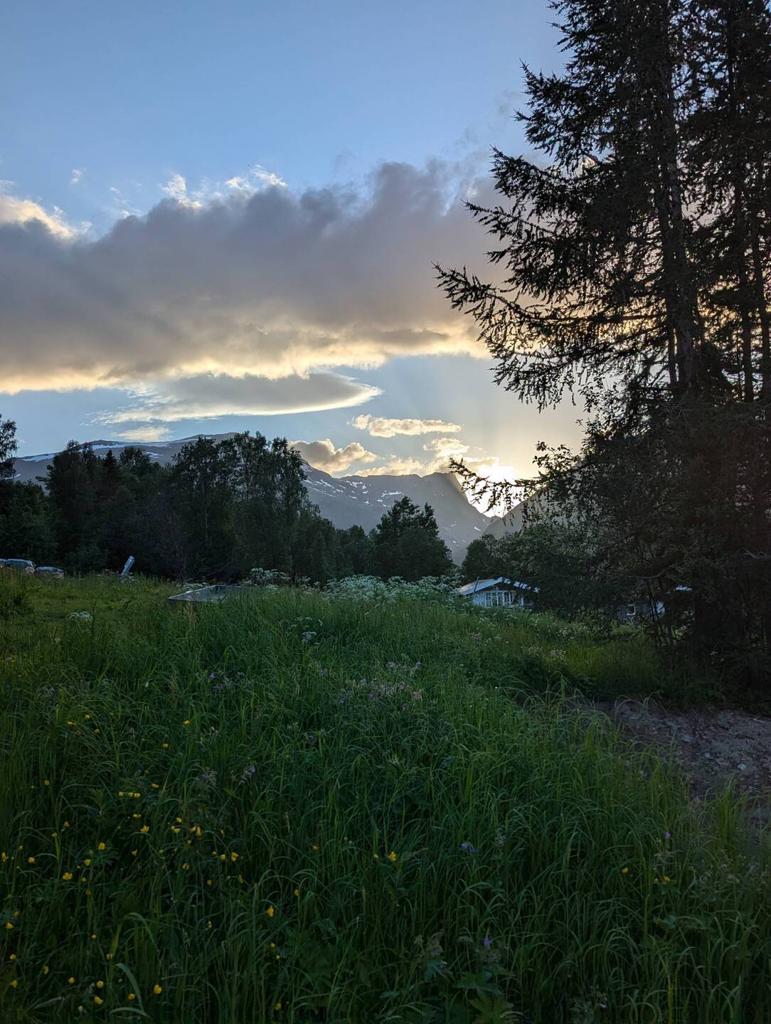 Die Berge bringen etwas Abendstimmung