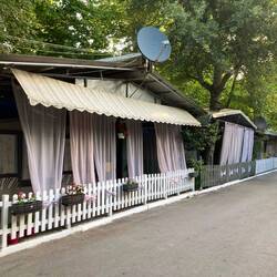 Der Zeltplatz ich kannte sowas in der Art noch garnicht. Haben quasi alle ein offenes Wohnzimmer...