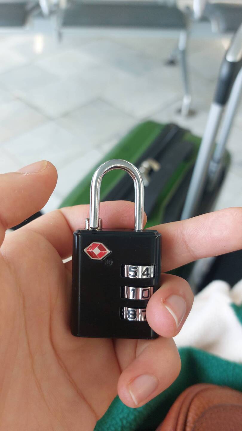 Het nieuwe slotje van de handbagage werkte al niet meer toen ik even mijn handbagage moest openen