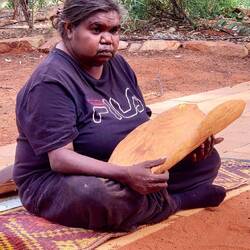 Bark hand cradle ... Maruku Dot Painting class — Yulara.