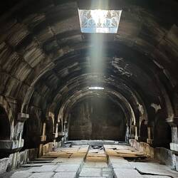 Its pretty dark inside the caravanseria