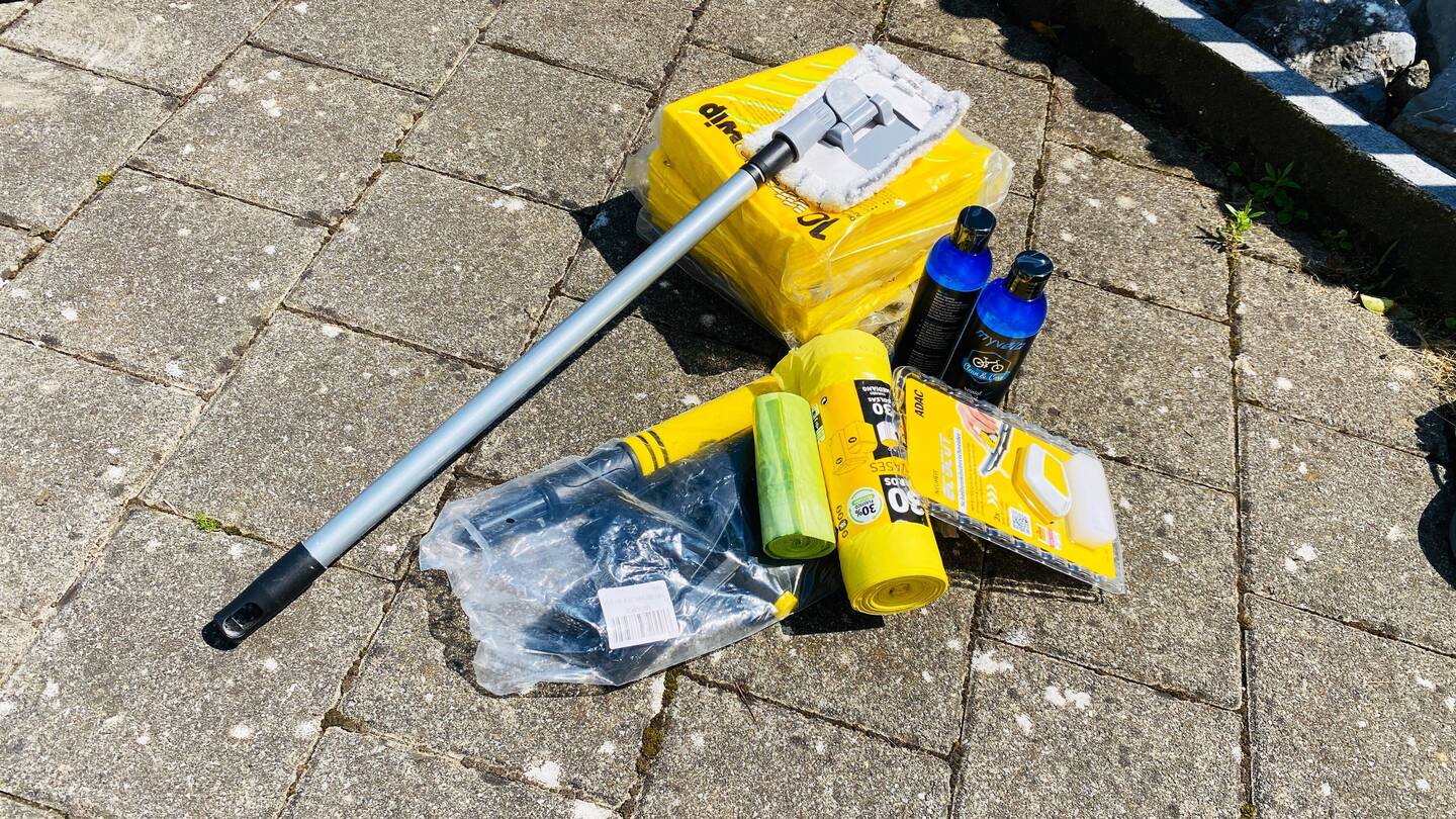 Kommt in die Kiste "Reinigung"