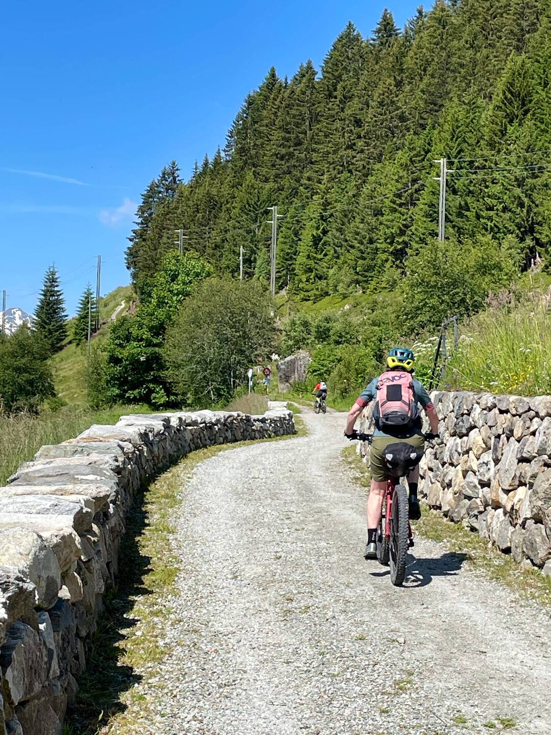 Schöner Weg nach Sedrun