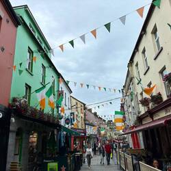 Another view of the tourist area.