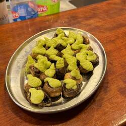 Mushrooms with special garlic sauce.