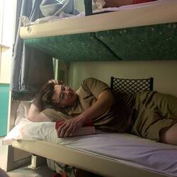 er het sich bisseli möse zemenuschle 😂