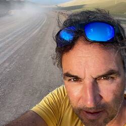 Warten und hoffen an der Staubpiste