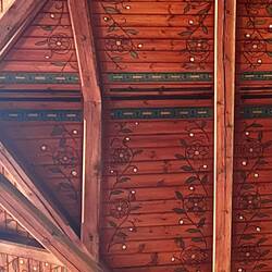 Die Decke in der Kirche, komplett so bemalt