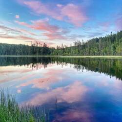 Abendstimmung an "meinem" See. 22:45 Uhr habe ich das Foto gemacht