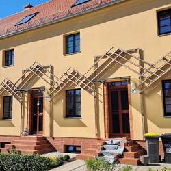 Rankhilfen in verschiedenen Ausführungen. Sollen jedoch möglichst nicht berankt werden