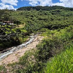 Perfektes Wetter, für eine kurze Wanderung an diesen tollen Fluss