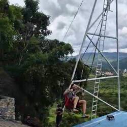 Und Manu in der Hinmelsschaukel