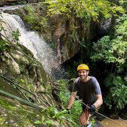 Manu beim Aufatieg, mit nur einer Hand ganz gekonnt 🙌🏽