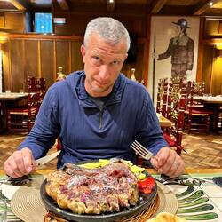The waitress said, we only have the 100gram steak. Jon said ok. 😆