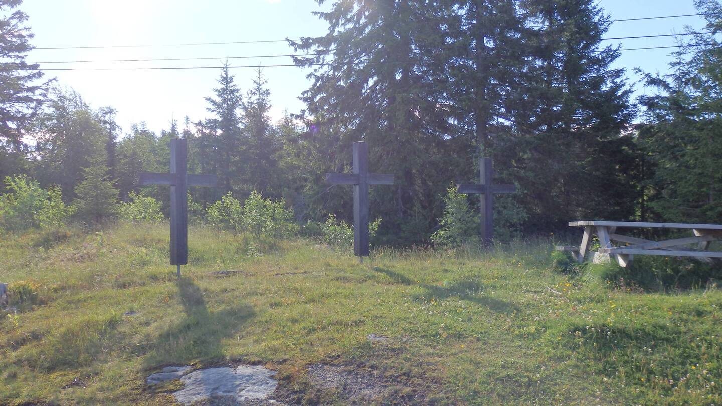 The three crosses just after Skysstasjonen Høgkorsplassen