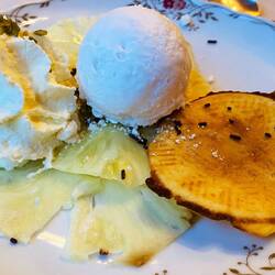 Ananas Carpaccio mit Kokosais