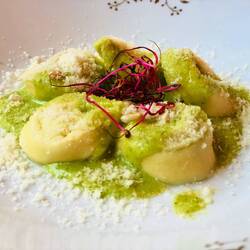 Ricotta Spinat Tortelli mit Bärlauchsauce