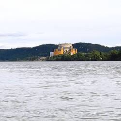 Blick zum Kernkraftwerk Creys-Malville (Schneller Brüter)