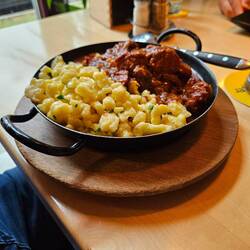 Rindergulasch mit hausgemachten Spätzle