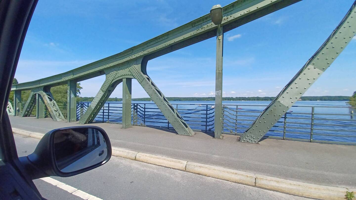Über die Glienicker Brücke nach Potsdam