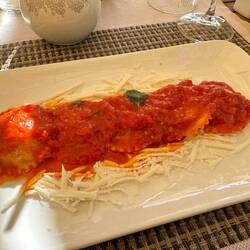 Dinner in the same restaurant as last night. Delizioso!